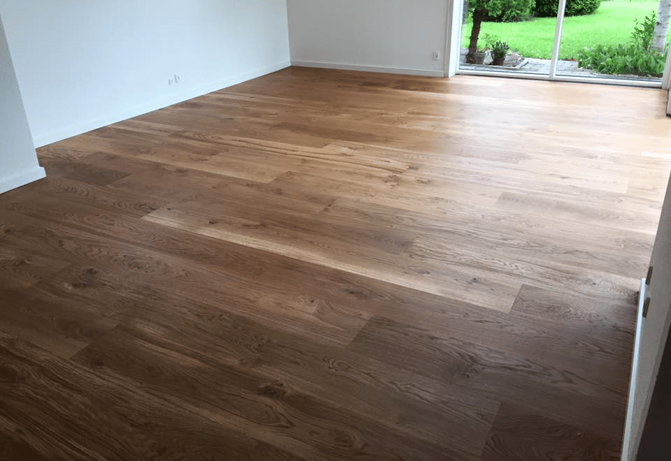 Hvor ofte skal et olieret gulv behandles?