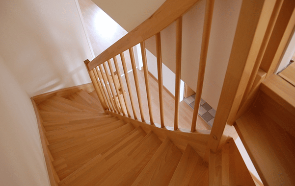 Slibning eller polering af trappe?